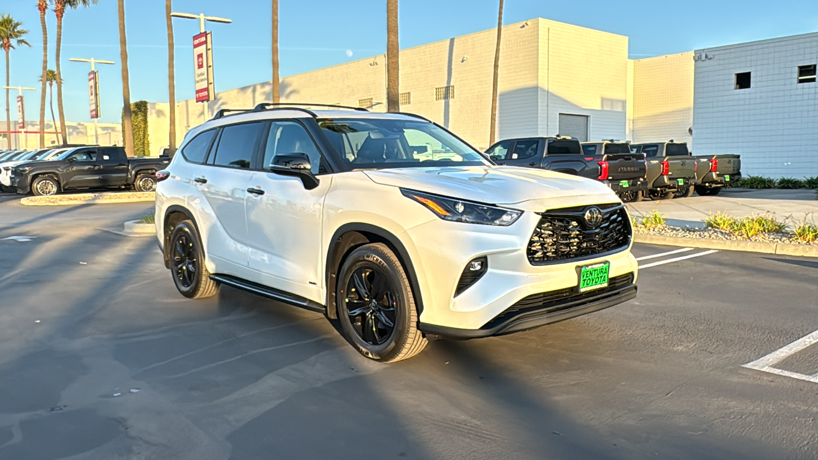 2025 Toyota Highlander Hybrid XLE Nightshade 1