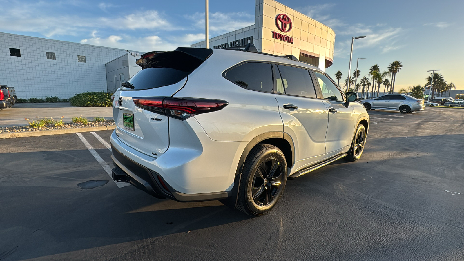 2025 Toyota Highlander Hybrid XLE Nightshade 3