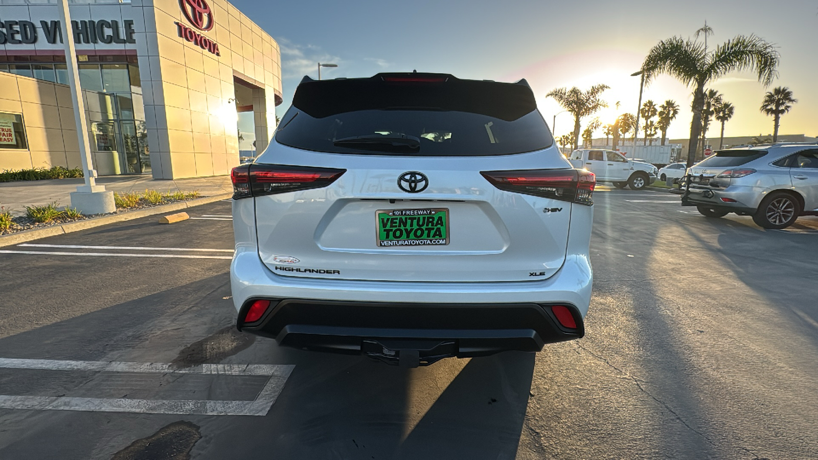 2025 Toyota Highlander Hybrid XLE Nightshade 4