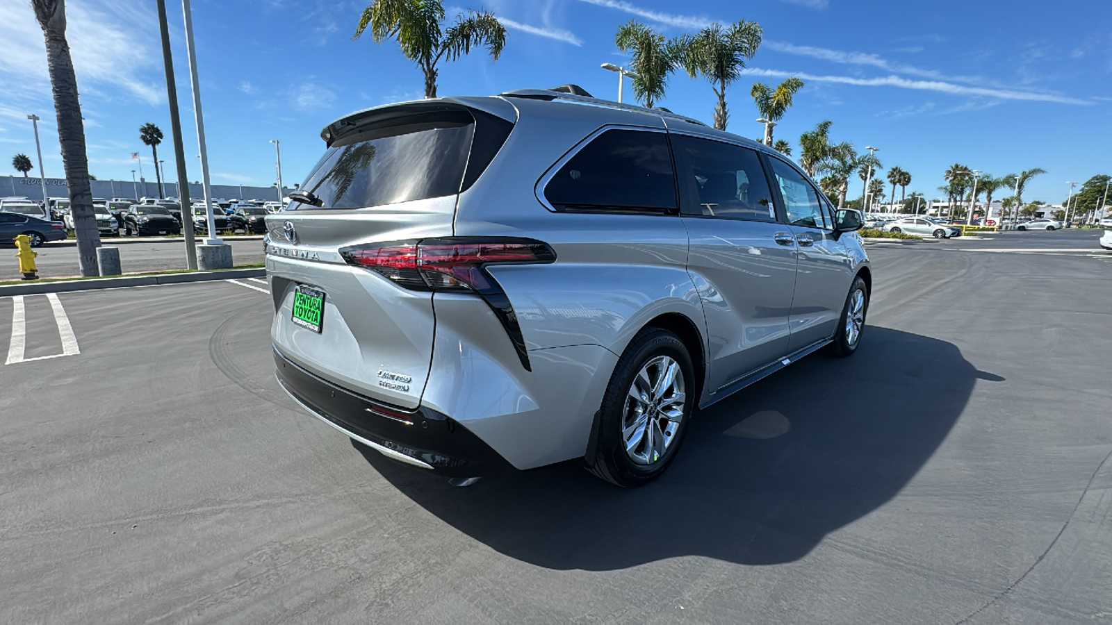 2024 Toyota Sienna Limited 3