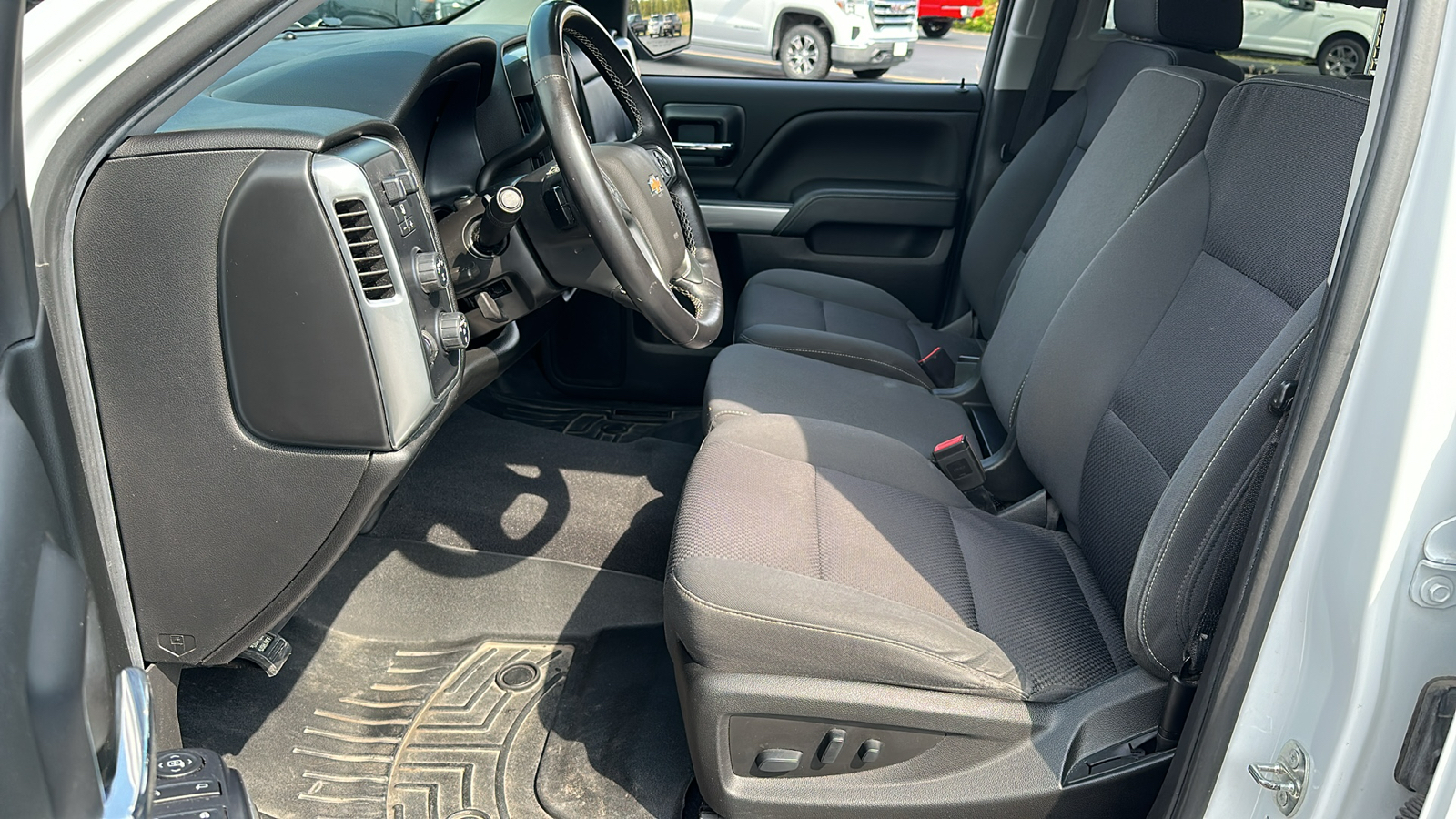 2018 Chevrolet Silverado 1500 LT 4WD Crew Cab 143.5 16