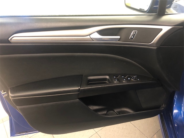 2018 Ford Fusion SE 16