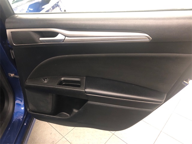 2018 Ford Fusion SE 32