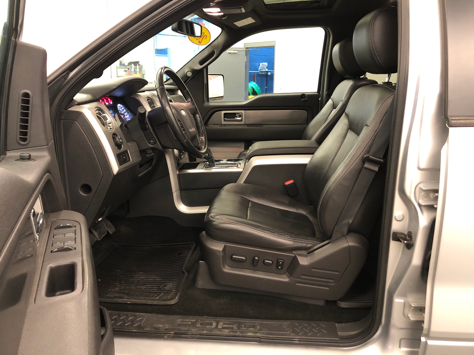 2013 Ford F-150 FX4 4WD SuperCrew 145 29