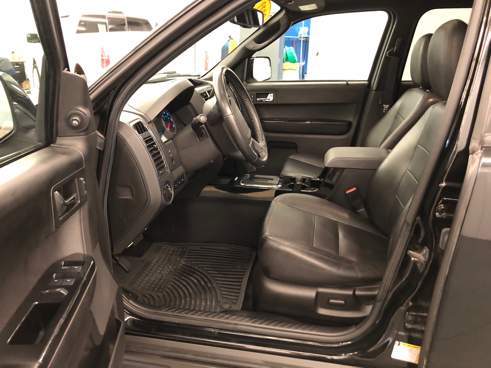 2012 Ford Escape Limited 27