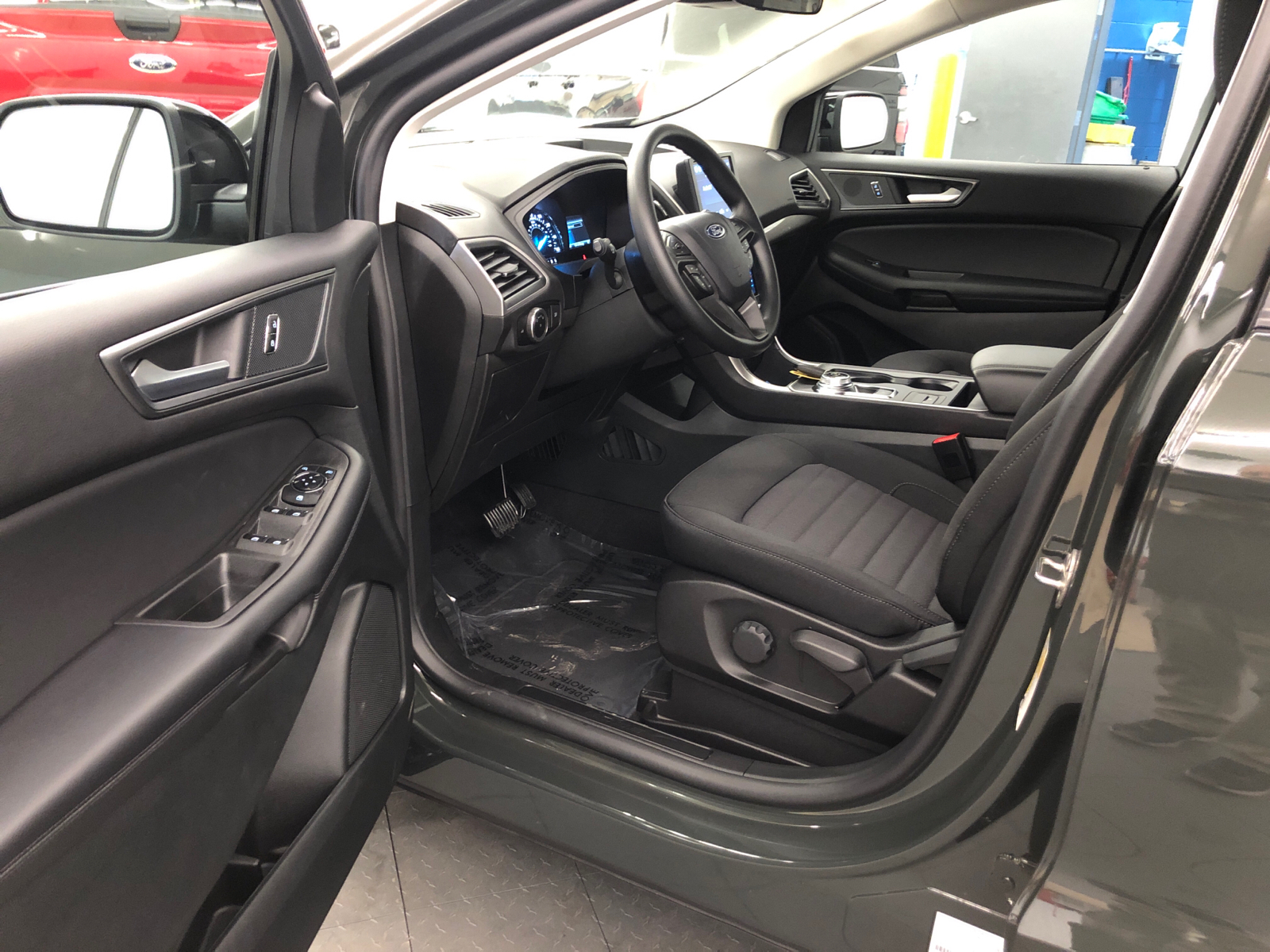 2024 Ford Edge SE 24