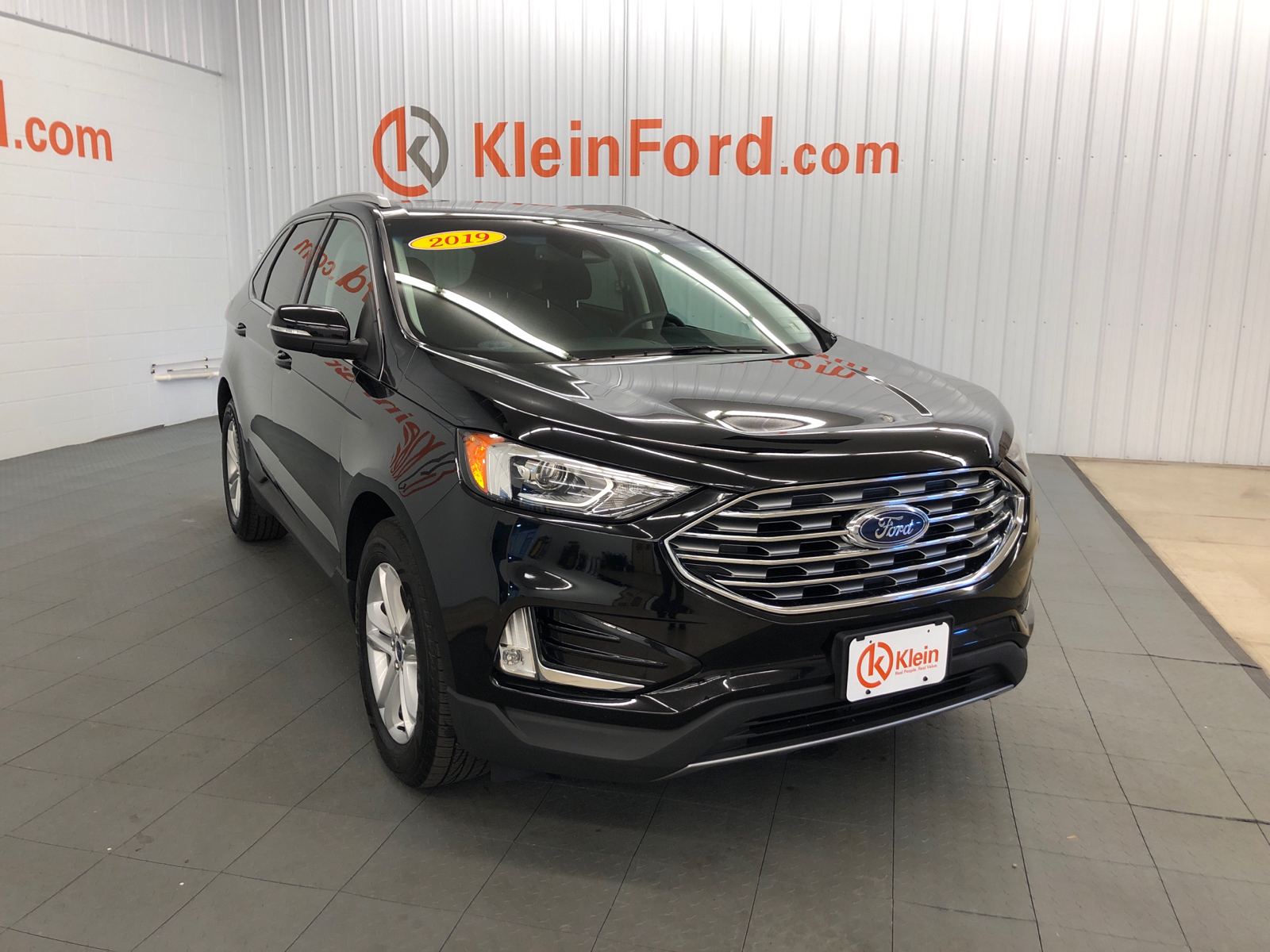 2019 Ford Edge  1