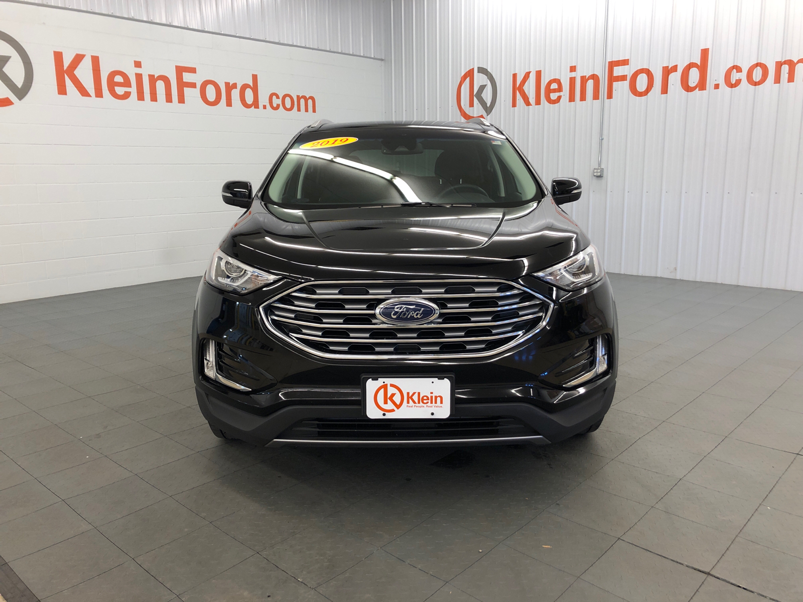 2019 Ford Edge  2