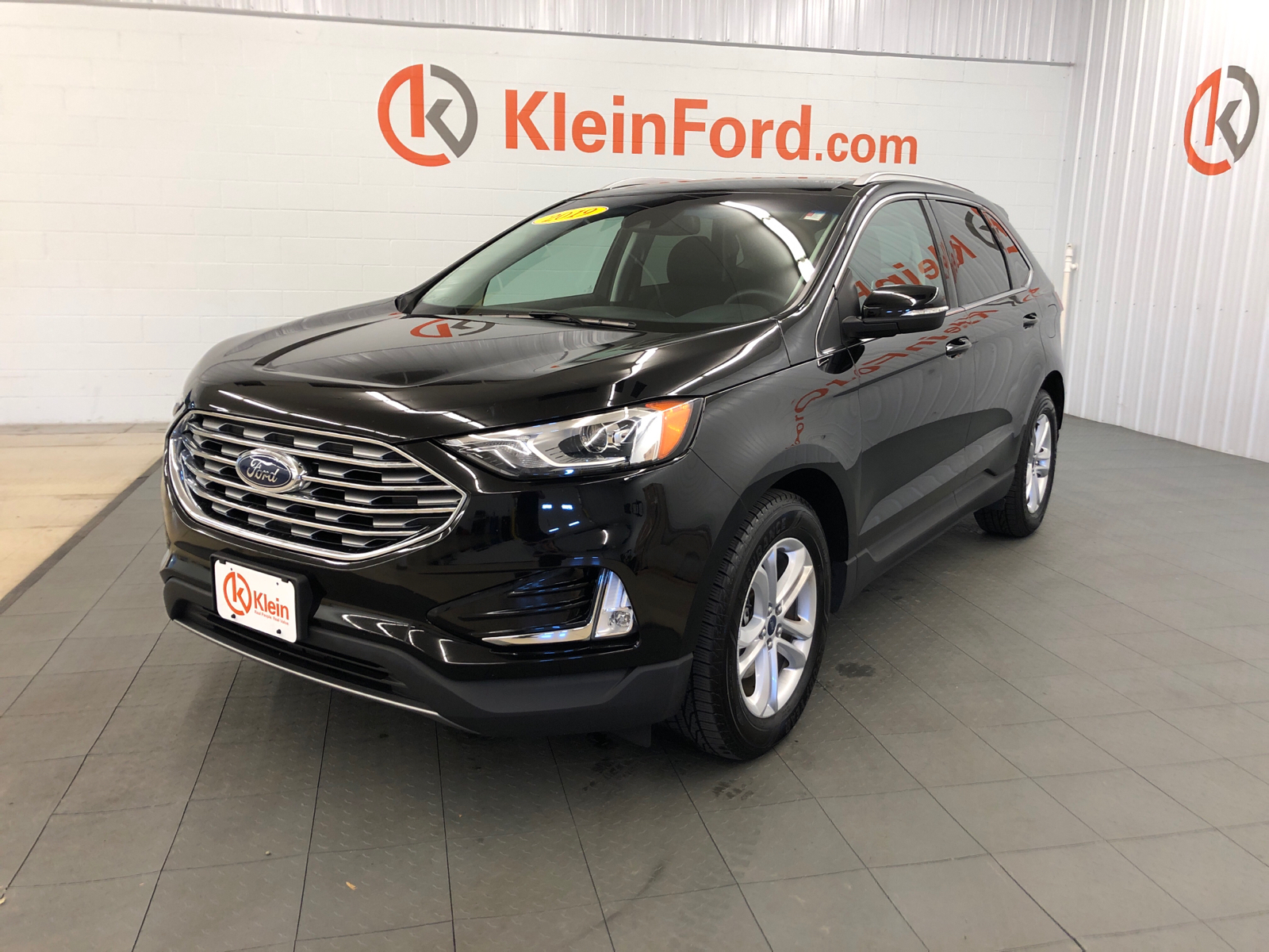 2019 Ford Edge  3