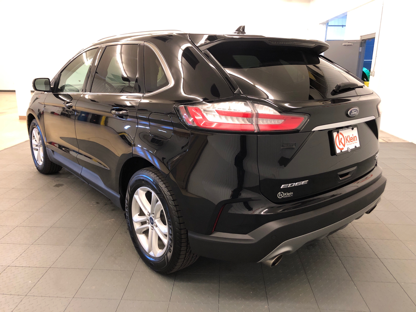 2019 Ford Edge  6