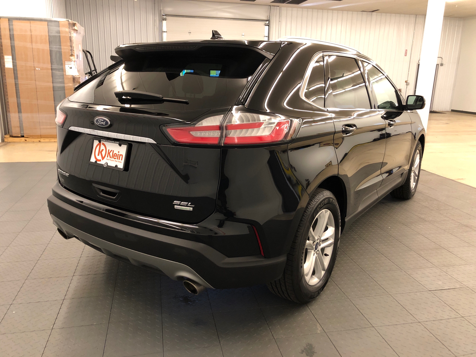 2019 Ford Edge  11