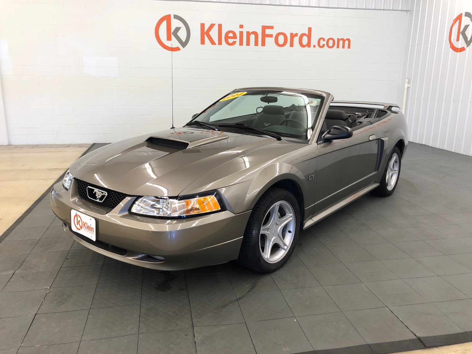 2002 Ford Mustang GT Deluxe 3