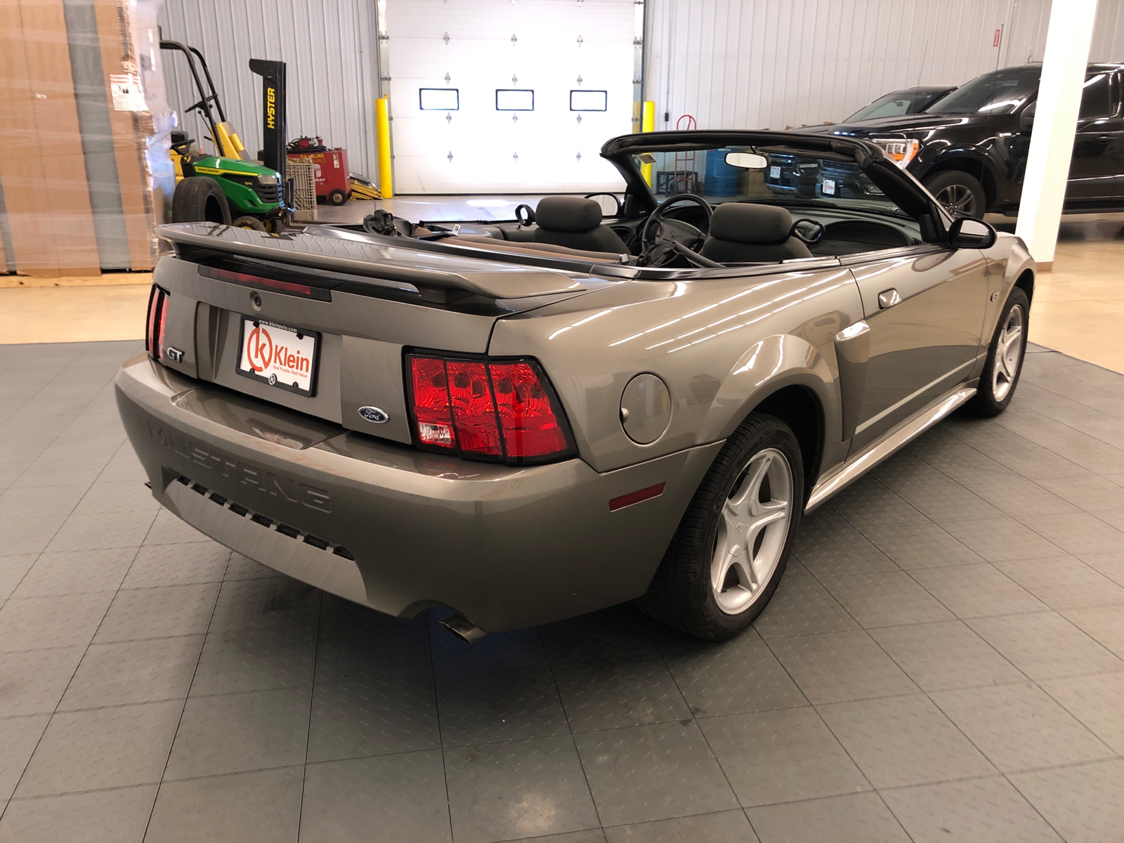 2002 Ford Mustang GT Deluxe 9