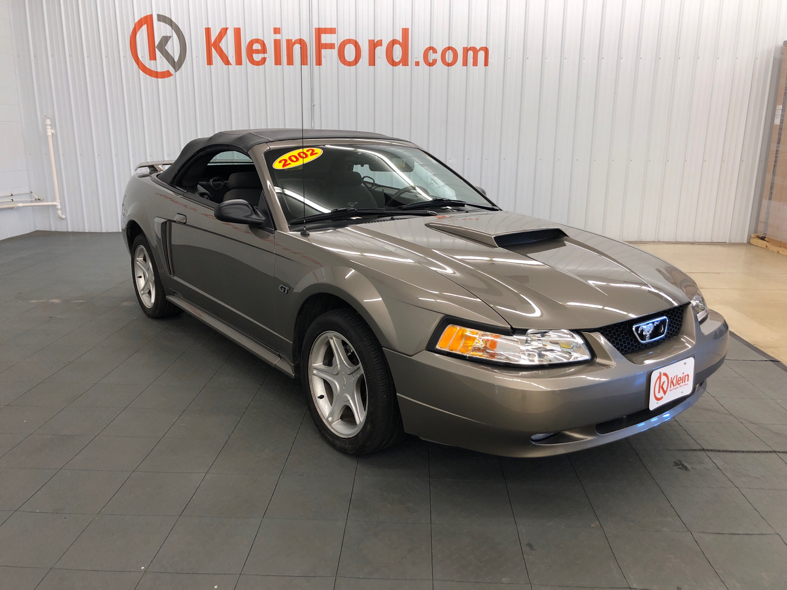 2002 Ford Mustang GT Deluxe 29