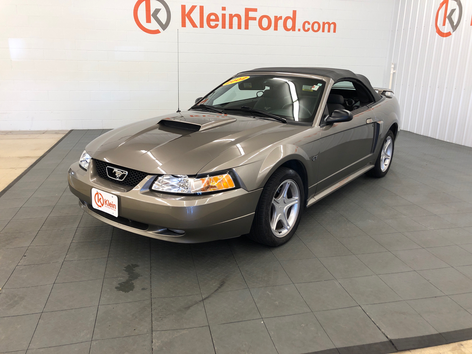 2002 Ford Mustang GT Deluxe 31