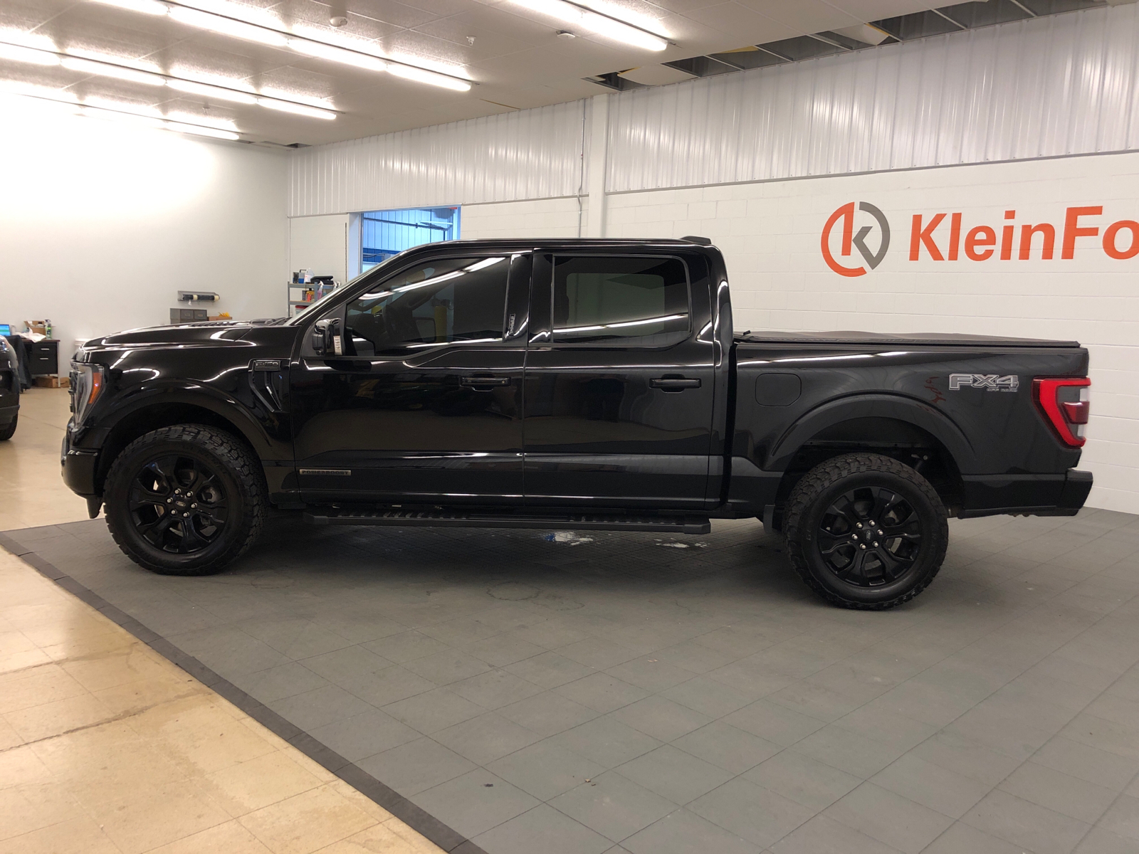 2023 Ford F-150 LARIAT 4WD SuperCrew 5.5 Box 4