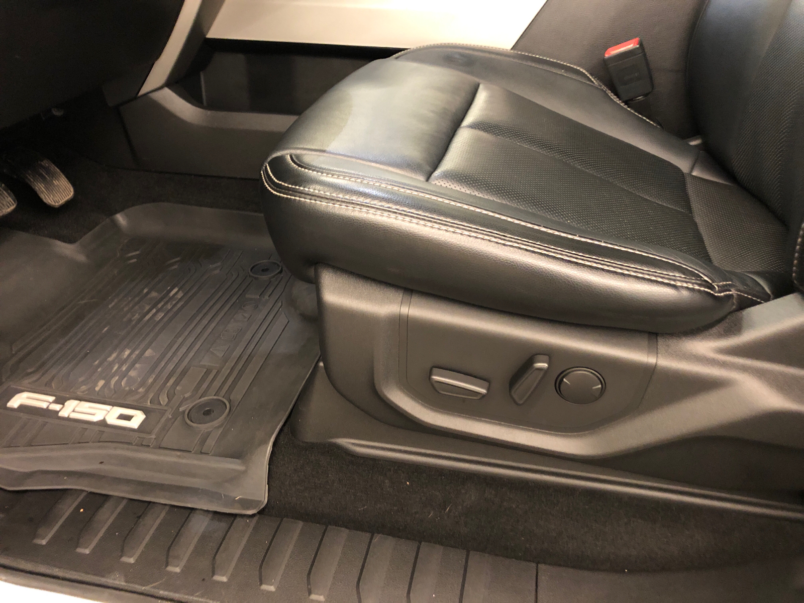 2019 Ford F-150 LARIAT 4WD SuperCrew 5.5 Box 17