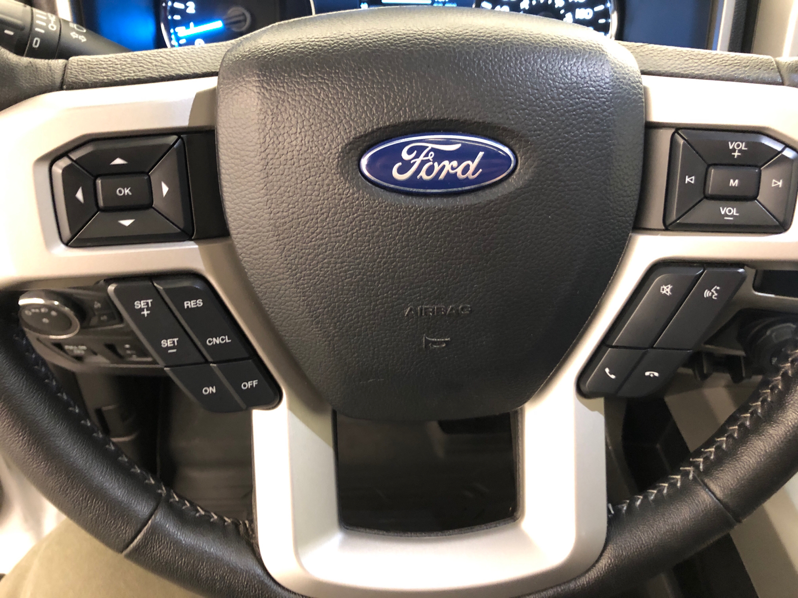 2019 Ford F-150 LARIAT 4WD SuperCrew 5.5 Box 19
