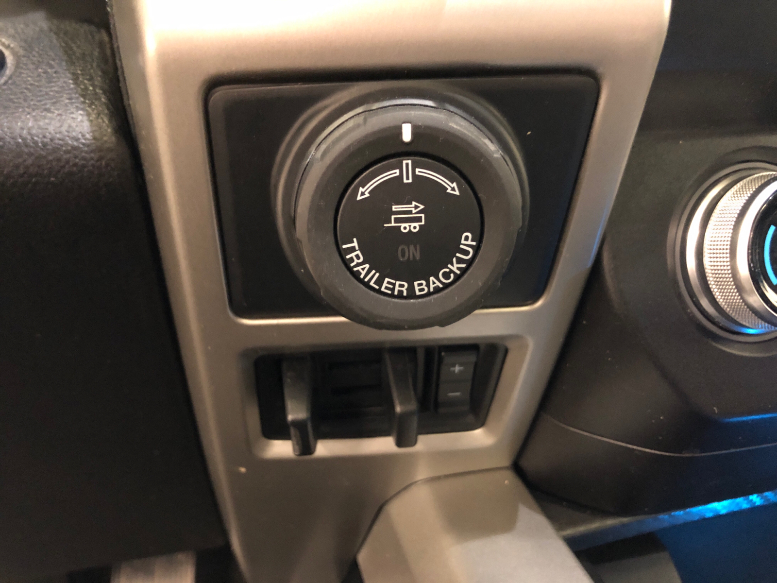 2019 Ford F-150 LARIAT 4WD SuperCrew 5.5 Box 23