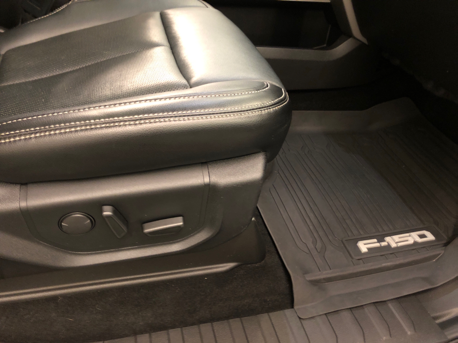 2019 Ford F-150 LARIAT 4WD SuperCrew 5.5 Box 38