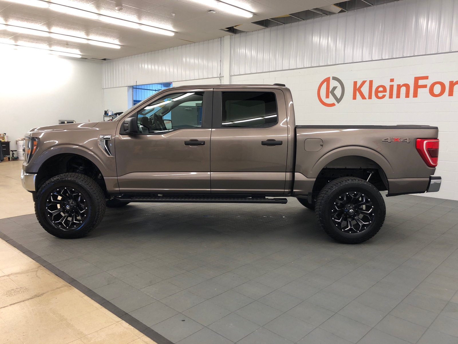 2023 Ford F-150 XLT 4WD SuperCrew 5.5 Box 4