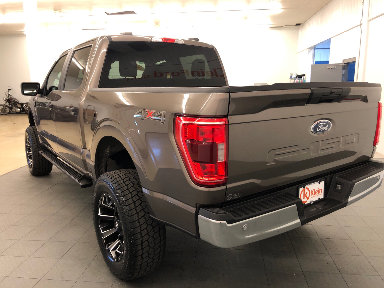 2023 Ford F-150 XLT 4WD SuperCrew 5.5 Box 7