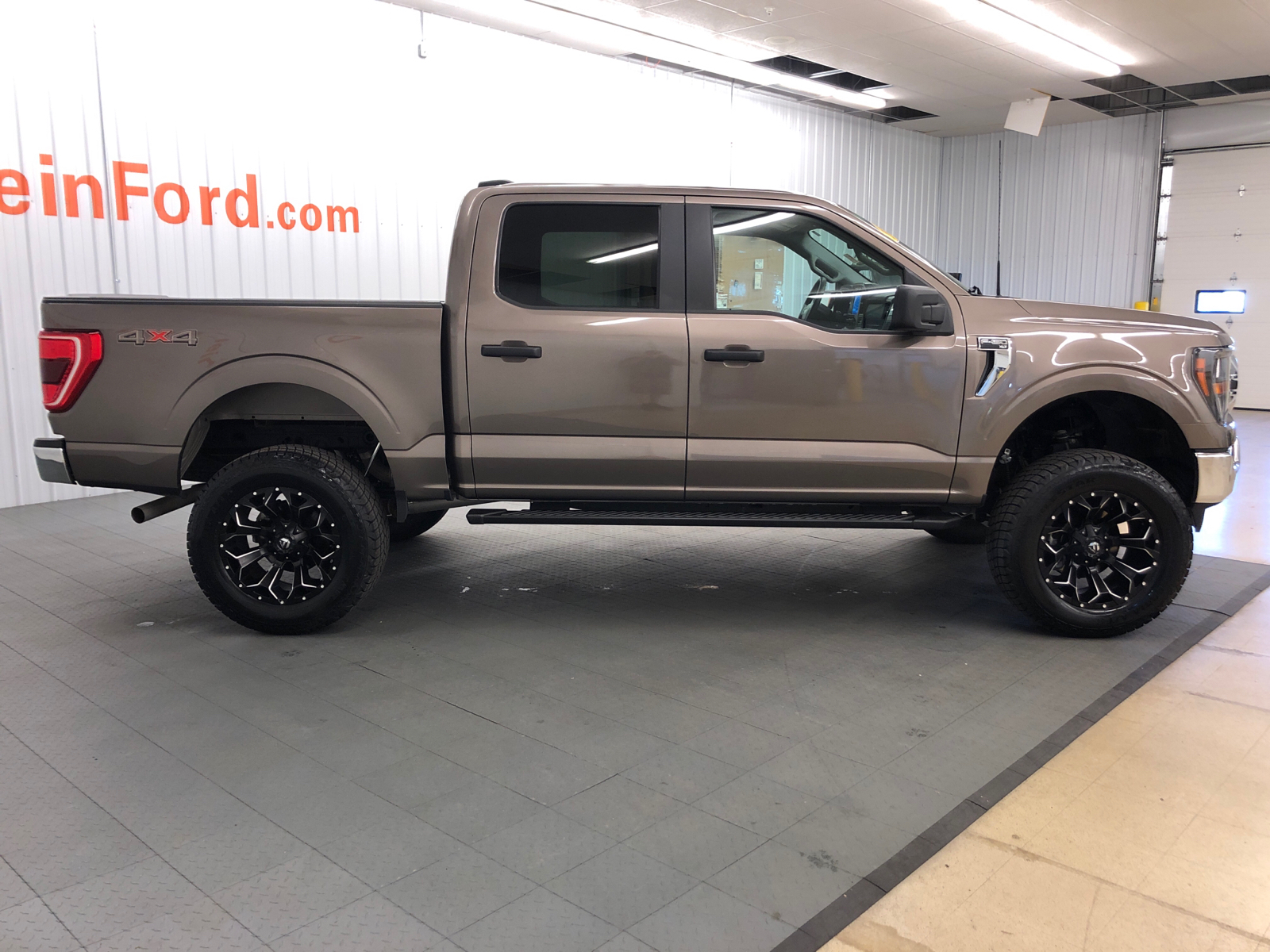 2023 Ford F-150 XLT 4WD SuperCrew 5.5 Box 12