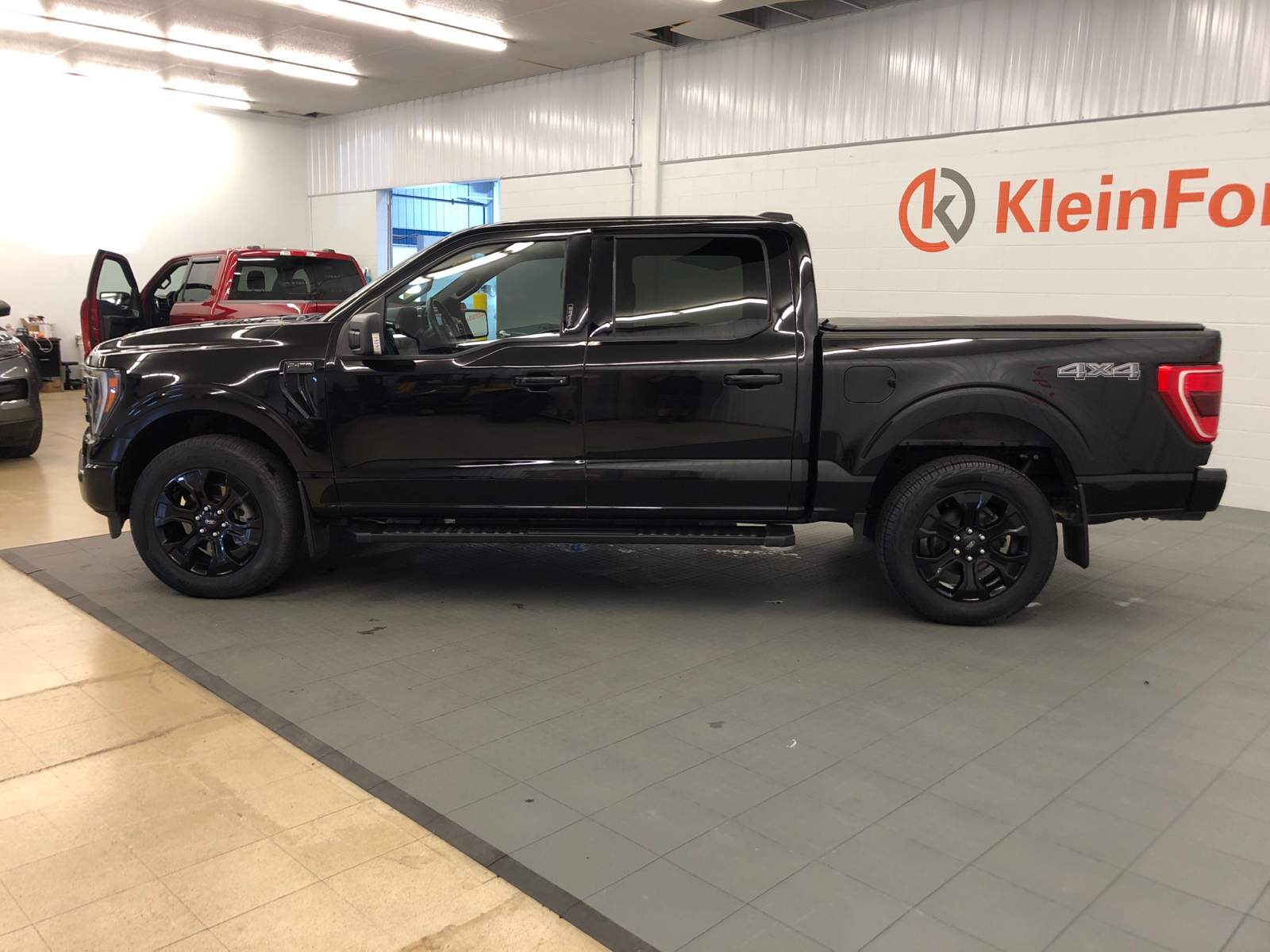 2022 Ford F-150 XLT 4WD SuperCrew 5.5 Box 4