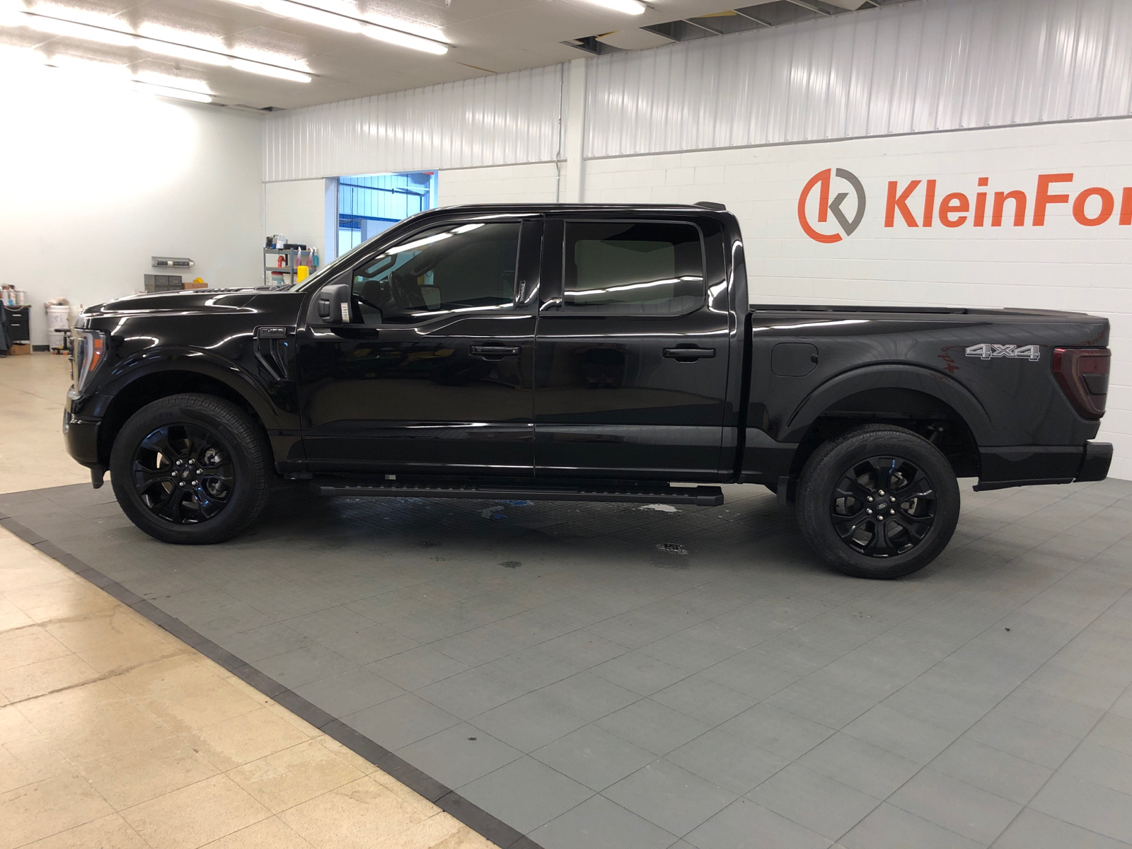 2022 Ford F-150 XLT 4WD SuperCrew 5.5 Box 4