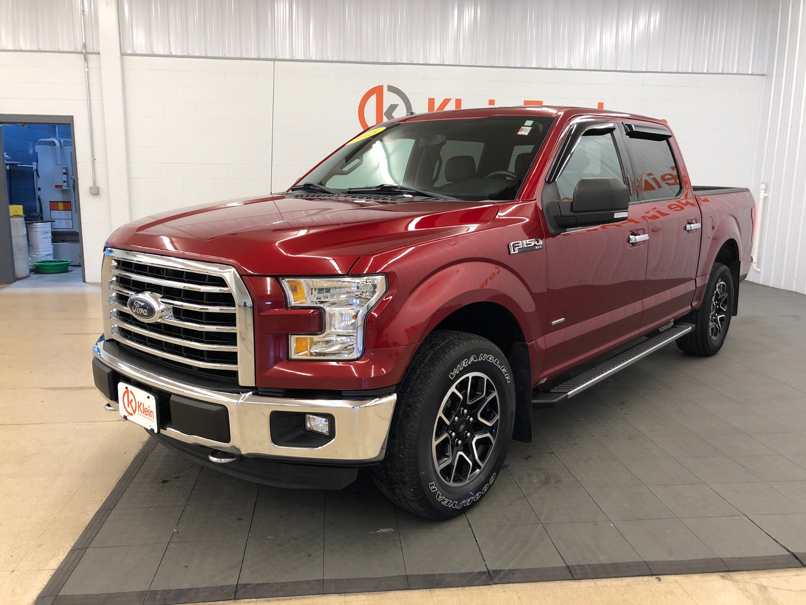 2015 Ford F-150 XLT 4WD SuperCrew 145 3