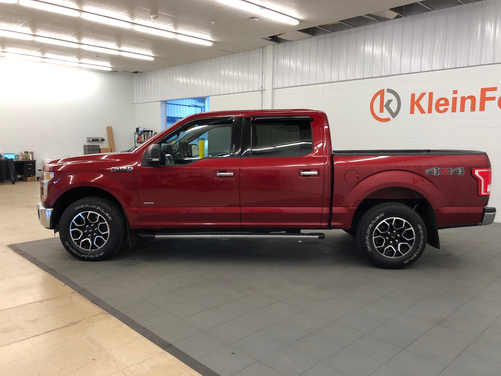 2015 Ford F-150 XLT 4WD SuperCrew 145 4