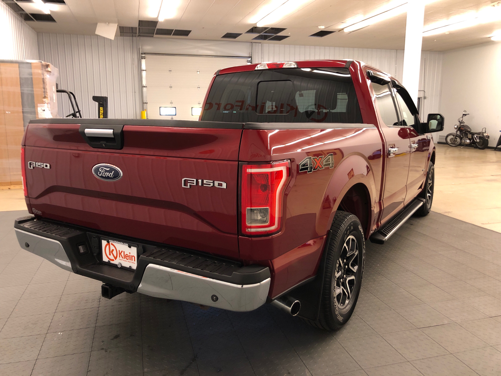 2015 Ford F-150 XLT 4WD SuperCrew 145 11