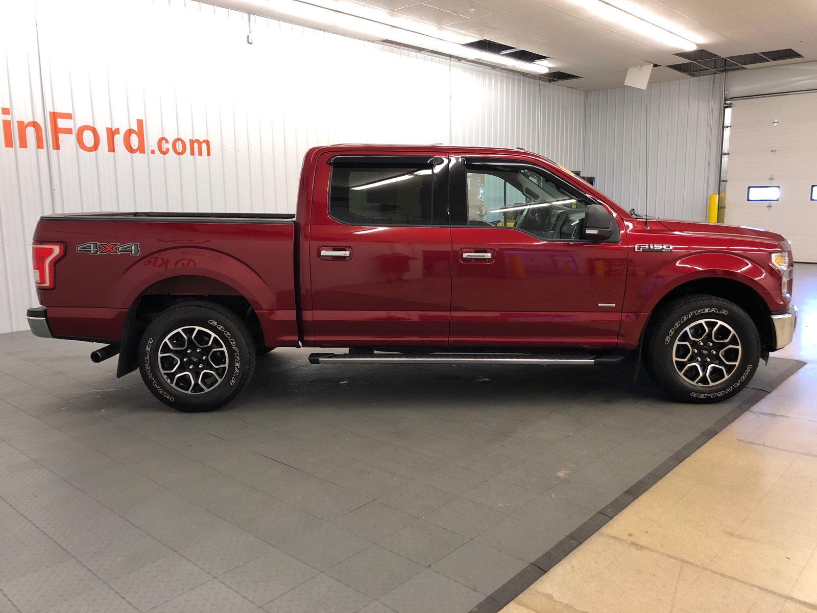 2015 Ford F-150 XLT 4WD SuperCrew 145 12