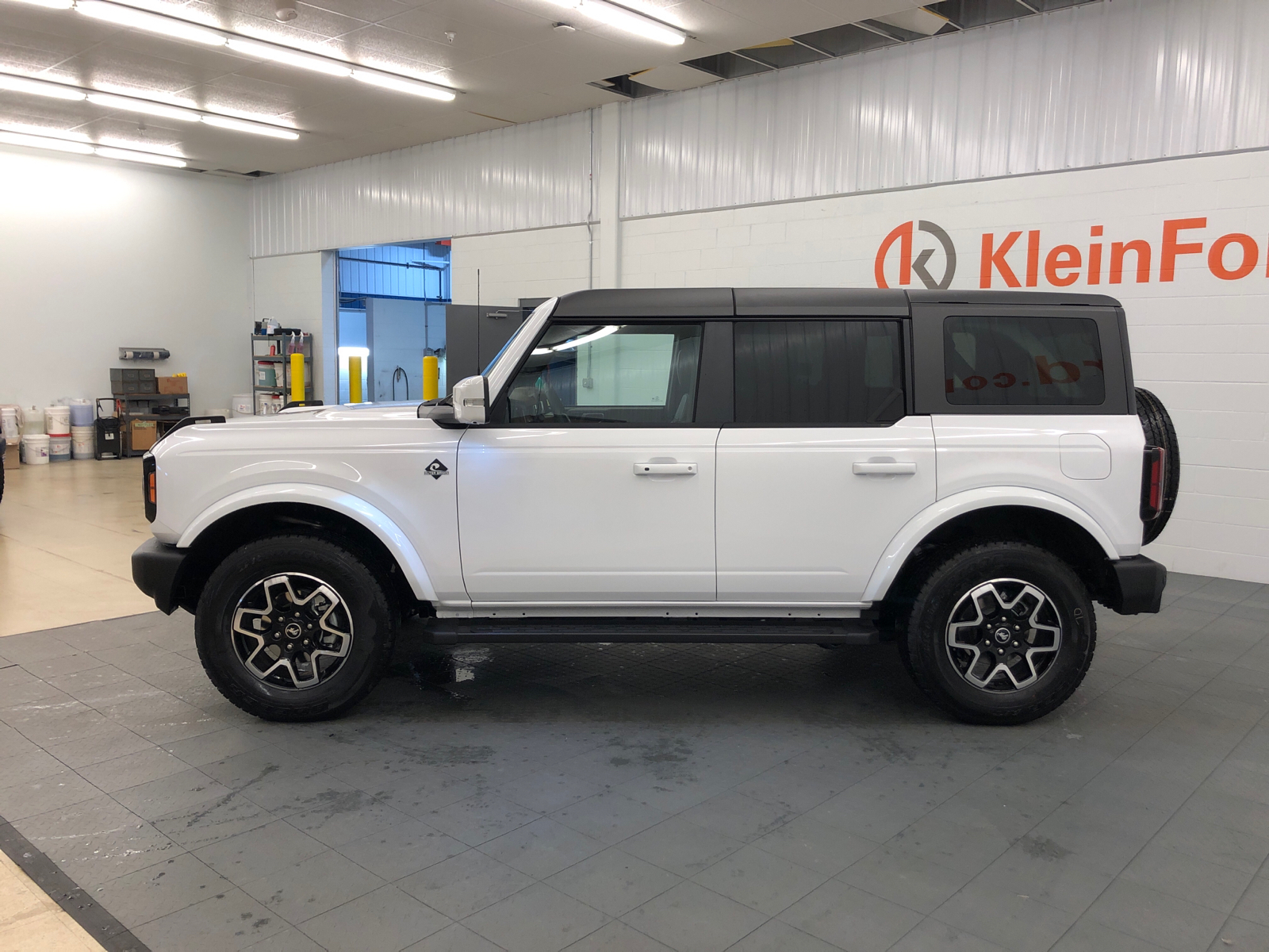 2024 Ford Bronco Outer Banks 4