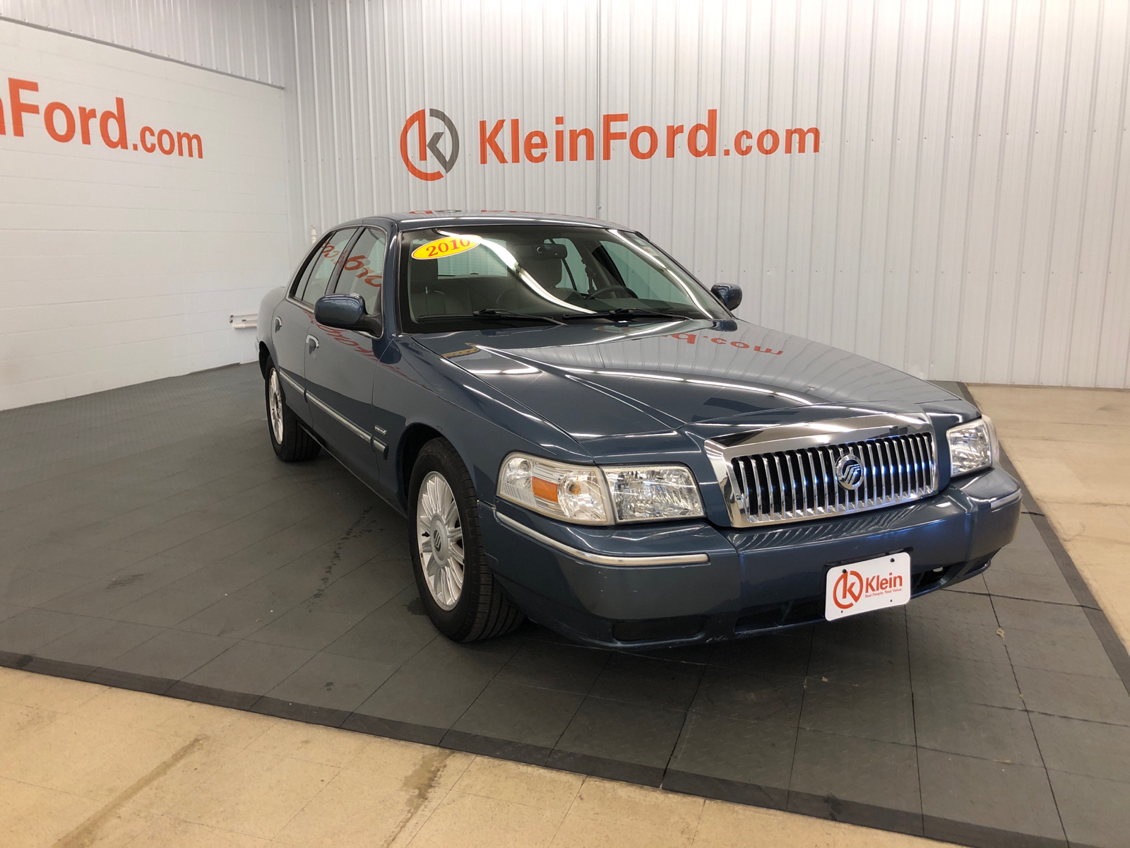 2010 Mercury Grand Marquis LS 1