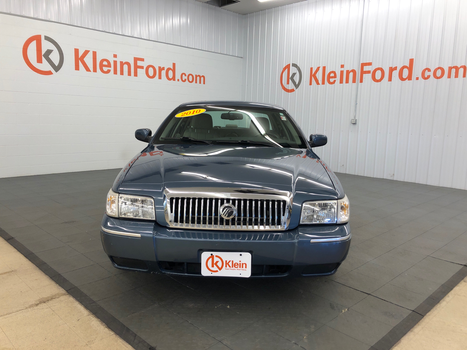 2010 Mercury Grand Marquis LS 2