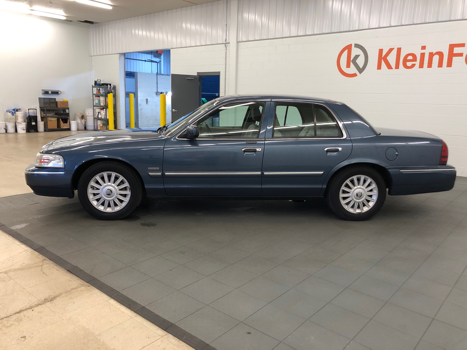 2010 Mercury Grand Marquis LS 4