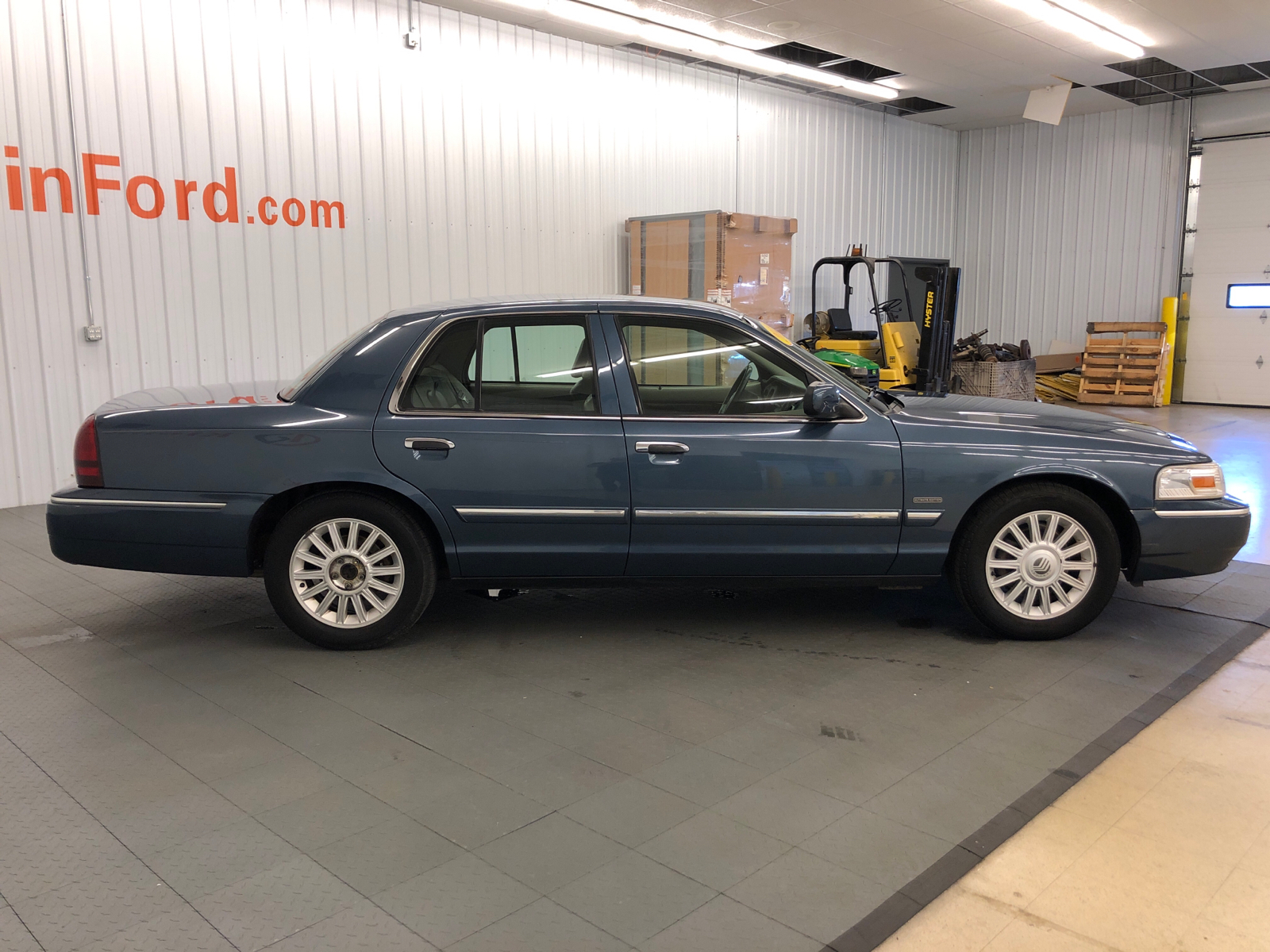 2010 Mercury Grand Marquis LS 11