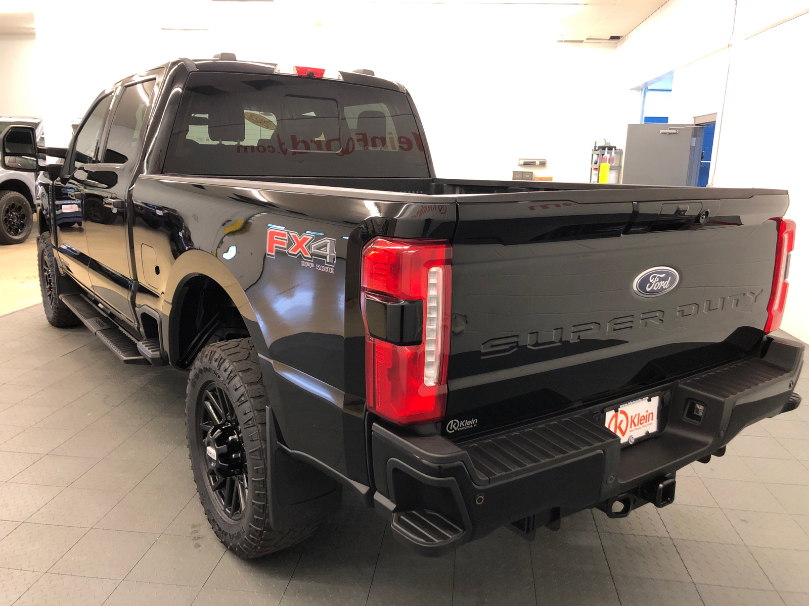 2023 Ford Super Duty F-350 SRW LARIAT 4WD Crew Cab 6.75 Box 6