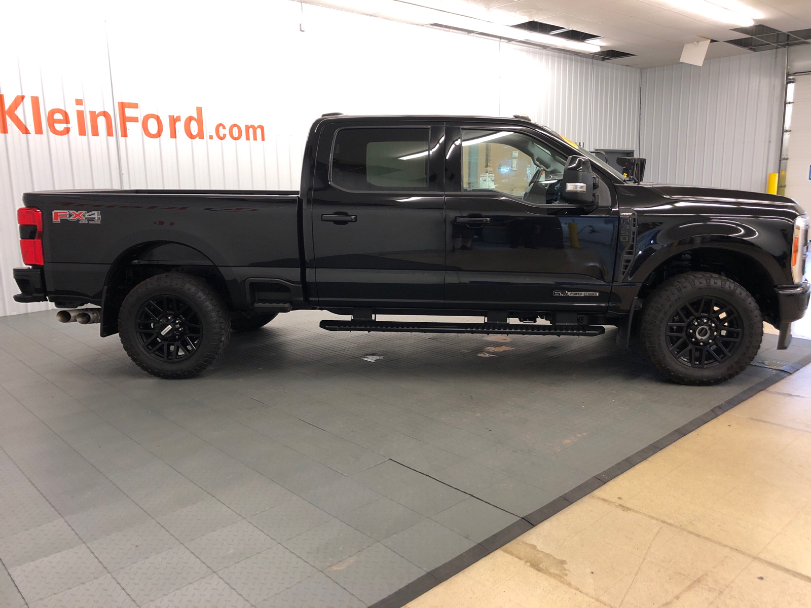 2023 Ford Super Duty F-350 SRW LARIAT 4WD Crew Cab 6.75 Box 12