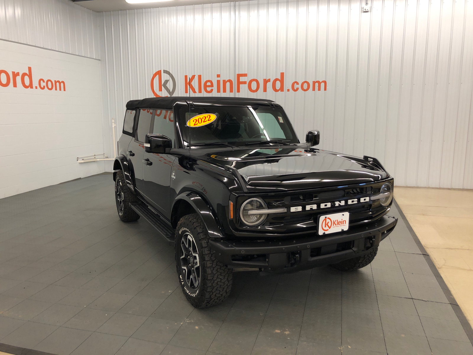 2022 Ford Bronco Outer Banks 1