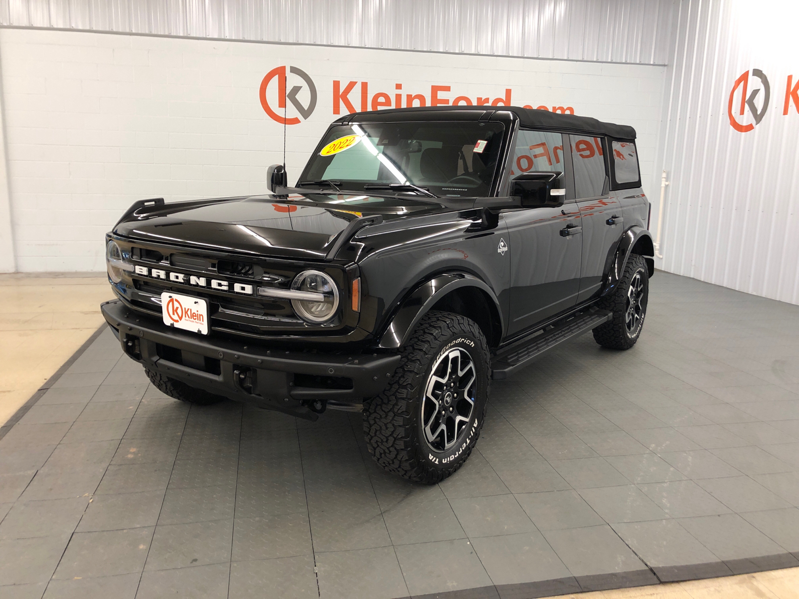 2022 Ford Bronco Outer Banks 3