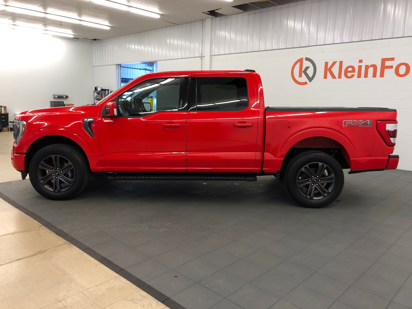 2022 Ford F-150 LARIAT 4WD SuperCrew 5.5 Box 4