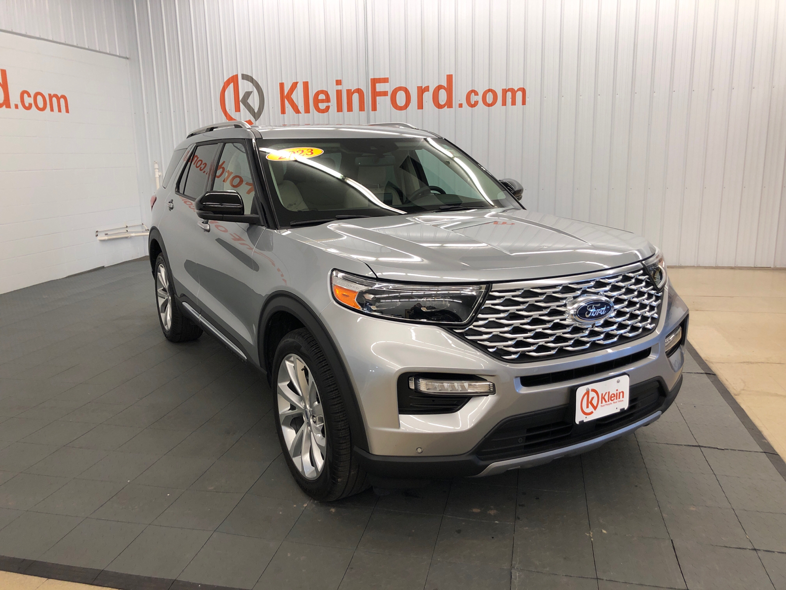 2023 Ford Explorer Platinum 1