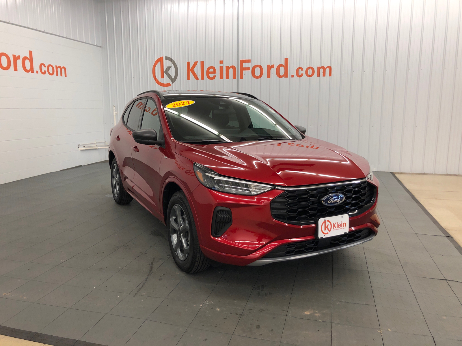 2024 Ford Escape ST-Line 1