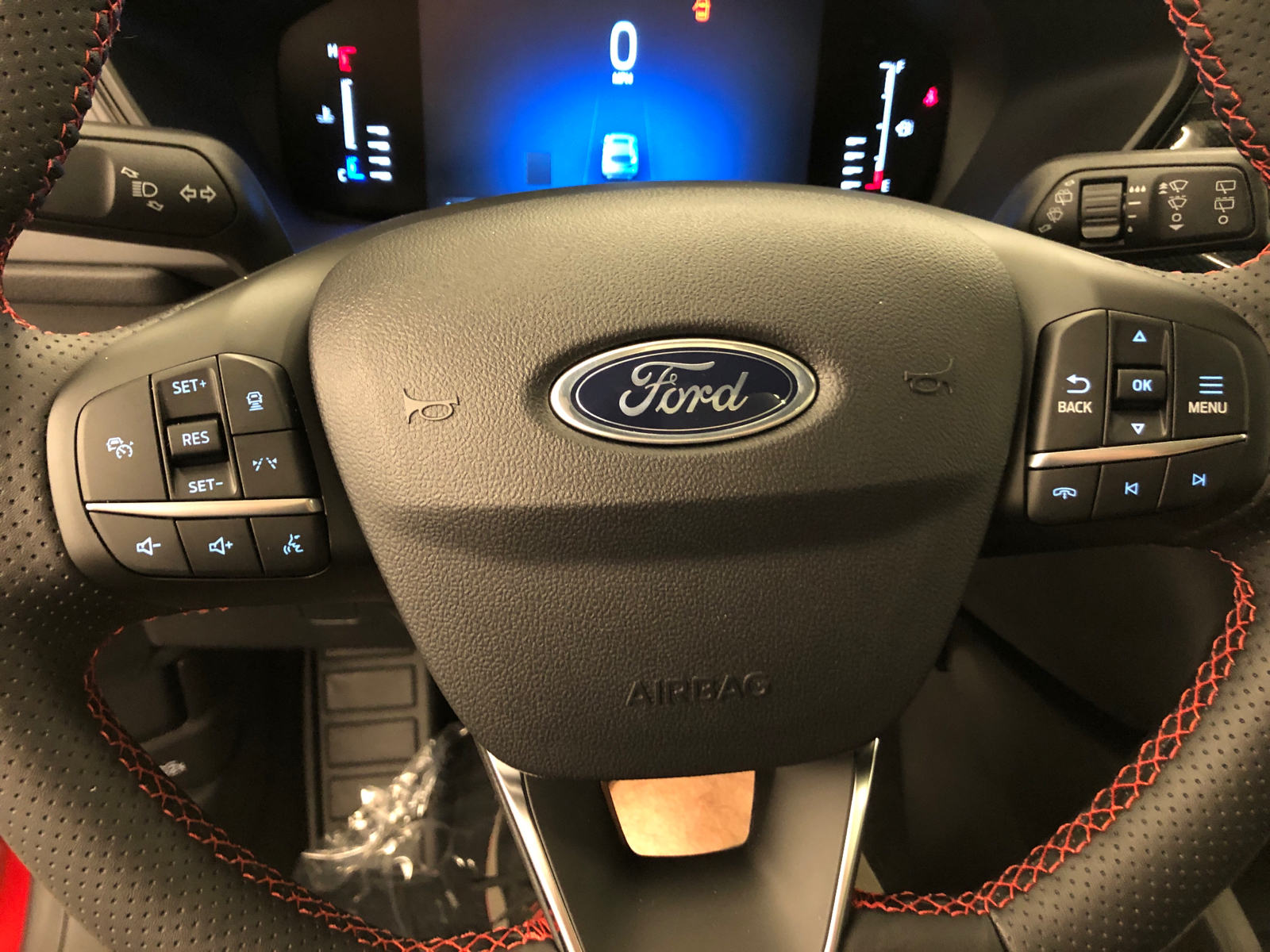 2024 Ford Escape ST-Line 18