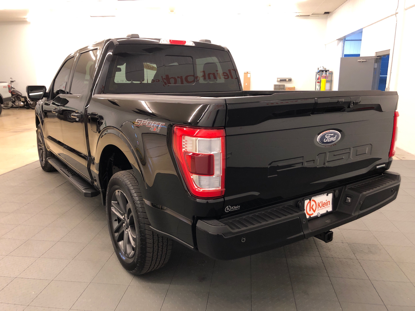 2023 Ford F-150 LARIAT 4WD SuperCrew 5.5 Box 6