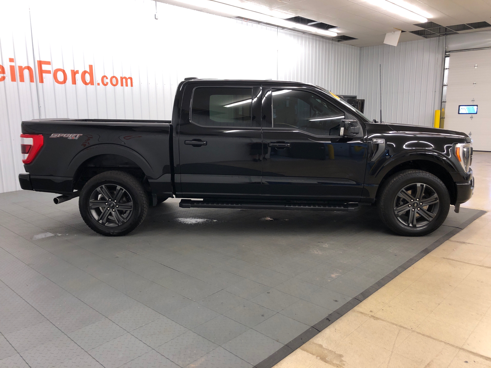 2023 Ford F-150 LARIAT 4WD SuperCrew 5.5 Box 12