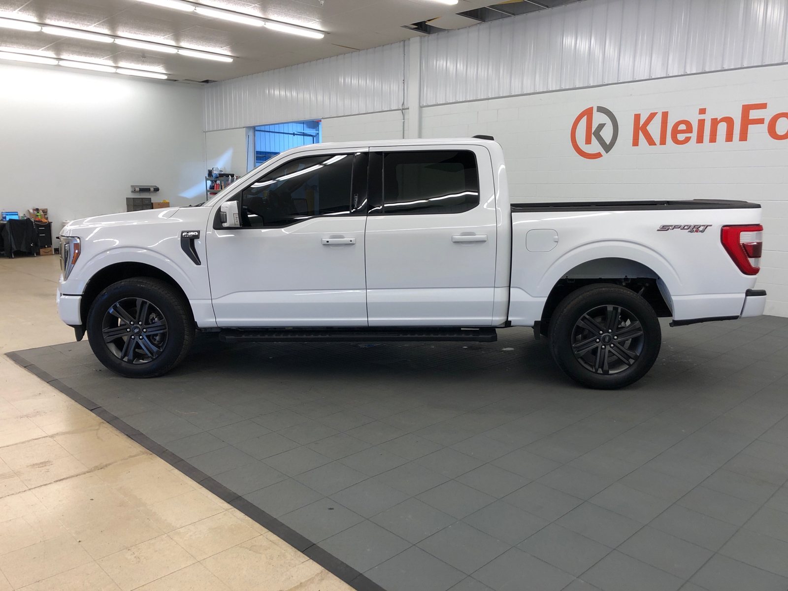 2022 Ford F-150 LARIAT 4WD SuperCrew 5.5 Box 4