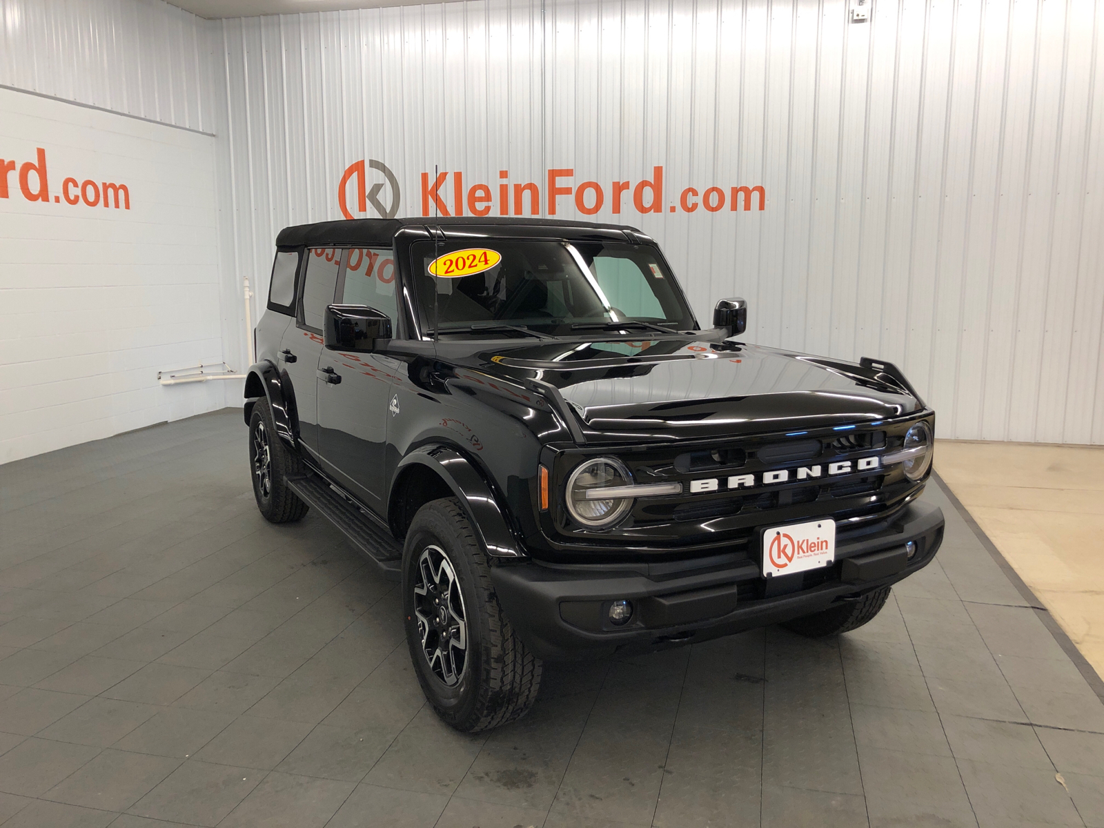 2024 Ford Bronco Outer Banks 1